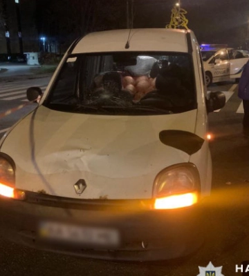 Нова ДТП на блокпосту в Києві: автомобіль збив прикордонницю