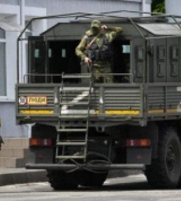 На Херсонщині російські окупанти шукають у місцевих мешканців зброю