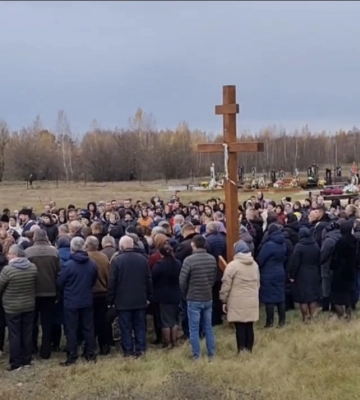 Герой, якого не судилося дочекатися: на Волині все село прийшло на поховання солдата Петра Зеленка