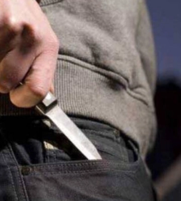 У кафе в Дніпрі охоронець вдарив ножем одного із відвідувачів