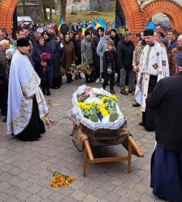 Прощалися всім селом: на Волині поховали Героя Петра Зеленка
