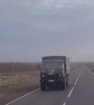 В Мариуполе зафиксировали движение военной техники РФ в сторону Запорожской области
