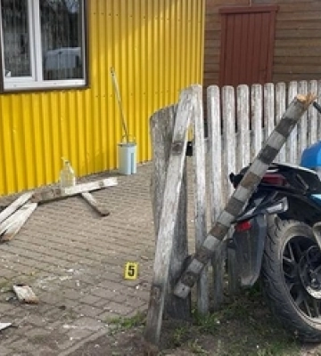 У Луцькому районі п&#039;яний юнак на мотоциклі протаранив магазин 
