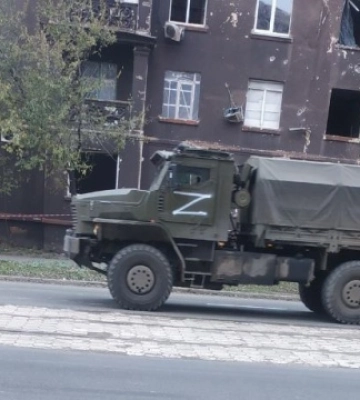 В Мариуполе зафиксировали движение военной техники РФ в сторону Запорожской области