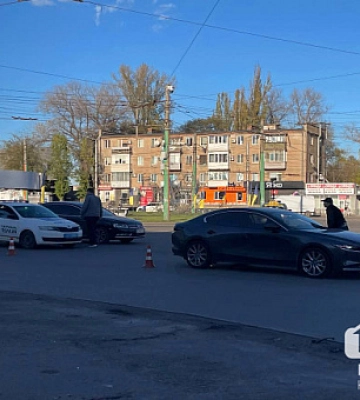 В Кривом Роге на 95 квартале из-за ДТП затруднено движение