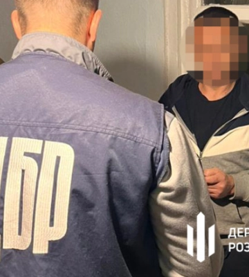 Судитимуть правоохоронця з Херсону, який після співпраці з окупантами вдавав з себе переселенця