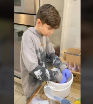 13-летний школьник после учебы бежит готовить сухпайки для воинов ВСУ