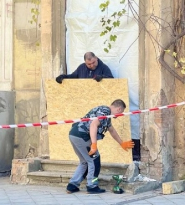 В Одесі вивезли 90 тонн сміття з вулиці, куди влучила ракета