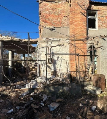 РФ вдарила дронами та артилерією по Нікопольщині. Пошкоджено 27 будинків, поранено жінку