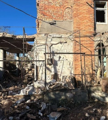 Через російські обстріли Нікополя поранена жінка