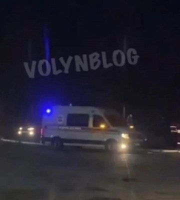 У Луцьку на Дубнівській легковик не пропустив швидку (відео)