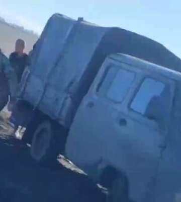 Окупанти намагаються втекти від українського дрона-камікадзе: "Заводь, заводь, валимо!". ВIДЕО