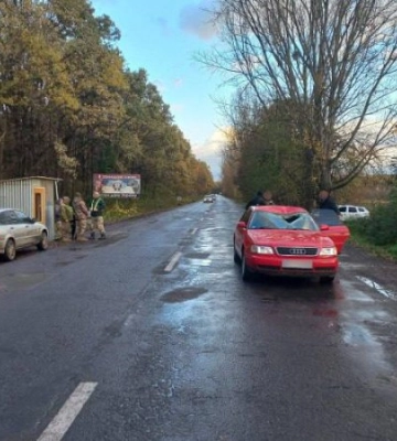 У Закарпатській області на блокпості збили прикордонника, військовослужбовця госпіталізували — Нацполіція