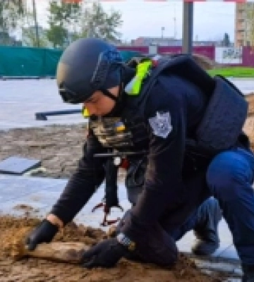 Піротехніки знешкодили мінометну міну, яку виявили в Ужгороді (ФОТО)