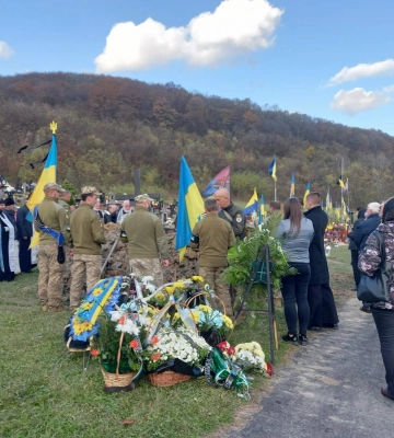У Перечині провели в останню дорогу Героя Василя Глебу