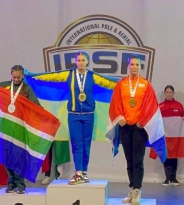 Світовий рекорд за артистизм: Дніпровська спортсменка стала чемпіонкою світу у змаганнях на повітряному кільці федерації IPSF