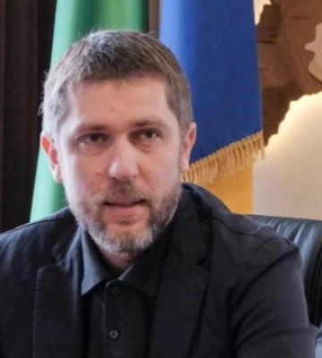 У Чернівцях поновленого судом на посаді гендиректора перинатального центру знову відсторонили