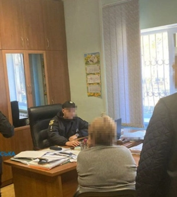 Директор КП присвоила почти миллион гривен