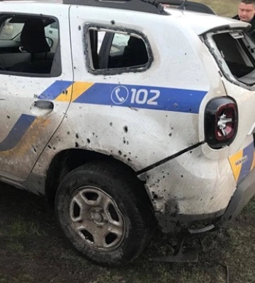 Россияне на Харьковщине сбросили гранату с дрона на автомобиль полицейских