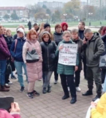 Спочатку дрони, потім стадіони: на Київському майдані відбулася акція з вимогою спрямовувати бюджет на ЗСУ