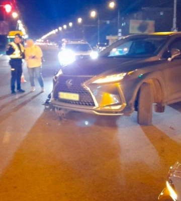 У Полтаві водійка Lexus збила молодого мотоцикліста: його з травмами доставили до лікарні
