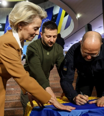 Єврокомісія рекомендувала розпочати перемовини з Україною про вступ до ЄС. Що далі
