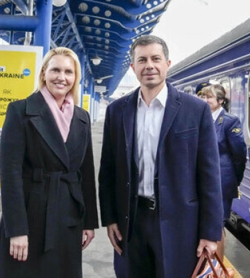 Міністр транспорту США Буттіджедж прибув до Києва з неанонсованим візитом. ФОТО