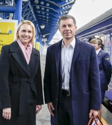 До Києва прибув міністр транспорту США
