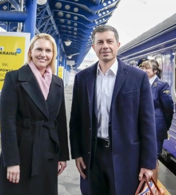 До Києва прибув міністр транспорту США