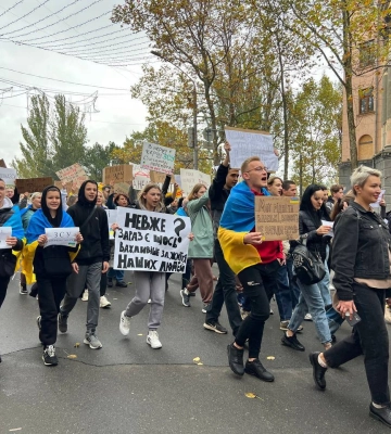 «Хтось організовує та впливає», — у Сєнкевича прокоментували мітинги щодо витрат бюджету Миколаєва