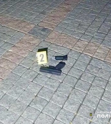 Поліцейські затримали хуліганів, які застосували фізичну силу, зброю та сльозогінний газ в центрі Одеси