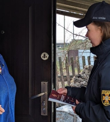 Нагадували громадянам правила експлуатації печей. ДСНСники Рівненщини провели профілактичні рейди (ВІДЕО)