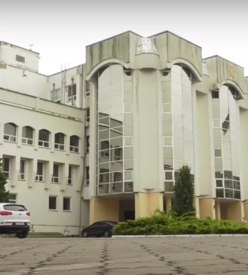 Не поділили двір і парковку: у Луцьку податківці судяться з ОСББ