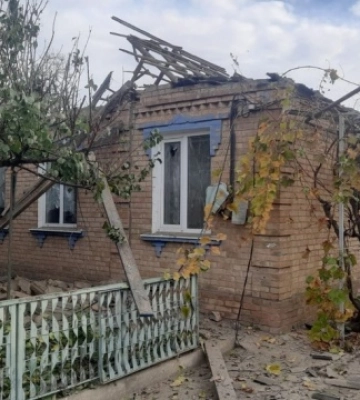 Ворог вісім разів за день атакував Нікопольський район, поранений чоловік