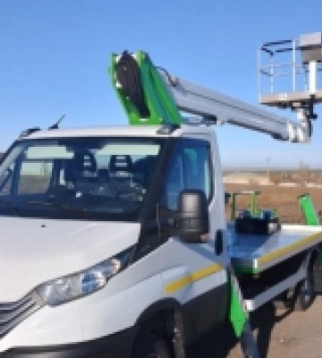 Благодійники передали для Херсонщини вантажну техніку та легкові автівки