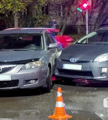 В Кривом Роге столкнулись два автомобиля