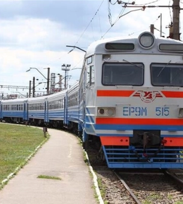 У Київській області підлітки розгромили вагон потяга