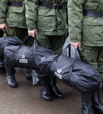 &quot;Вместе с паспортом РФ&quot;: в Мелитополе оккупанты массово выдают мужчинам повестки, – мэр
