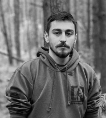 Берегово прощатиметься із загиблим бойовим медиком
