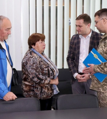 На Рівненщині батьки загиблого солдата Володимира Гніденка отримали орден сина