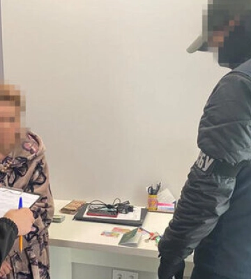 У Києві викрито співробітницю консульства, яка незаконно видавала українські візи мешканцям Південної Азії для виїзду в ЄС, - СБУ.&amp;hellip;