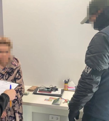 СБУ викрила консулку, яка видавала візи іноземцям з терористично ризикових країн для в'їзду в ЄС