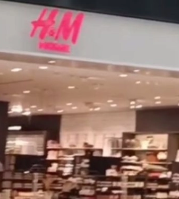 У Києві відновили роботу два магазини мережі H&amp;M, відео