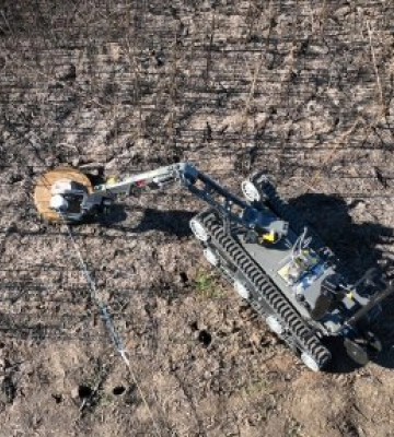 Миколаївські піротехніки вперше використали роботизований комплекс DIGITAL VANGUARD–S для розмінування території області