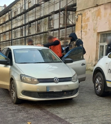 Підпалили авто через ревнощі: в Луцьку затримали двох жителів Полтавщини