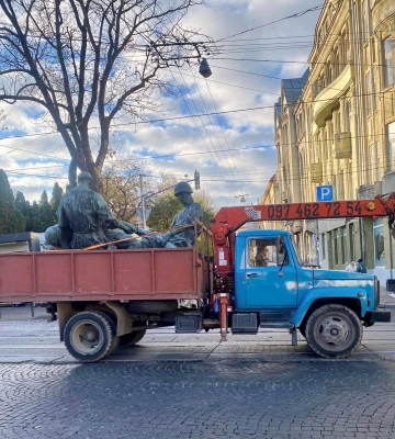 У Львові декомунізували скульптури із Пагорбу слави (ФОТО)