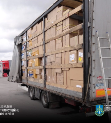 Збитки на пів мільярда: працівників Волинської митниці викрили на корупції