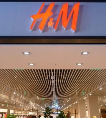 У Києві відновили роботу два магазини мережі H&amp;M, відео