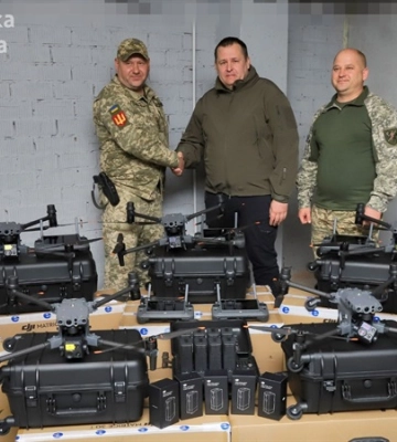 Після вилучення у Дніпра військового ПДФО місто доправило бійцям ще 40 дронів — з тепловізорами, а також FPV, — і готує нову поставку на 60 млн грн