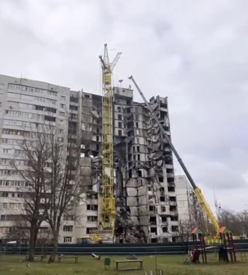 У Харкові стартував демонтаж під’їзду 16-поверхівки на Ужвій – Терехов (відео)